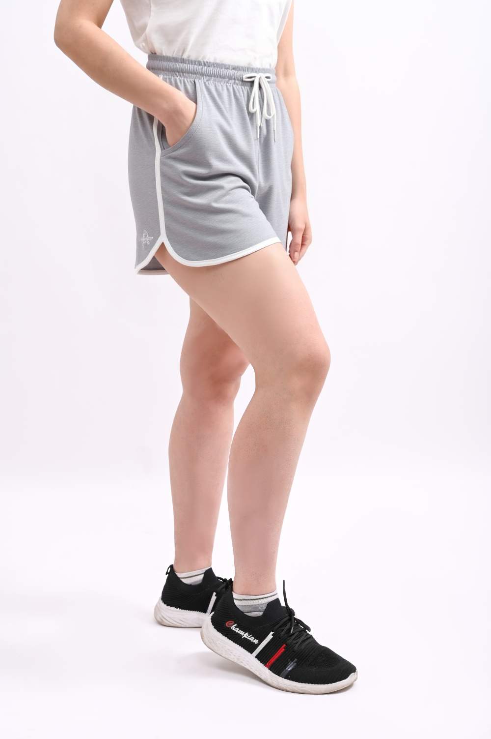 WOMEN SHORT WITH BINDING