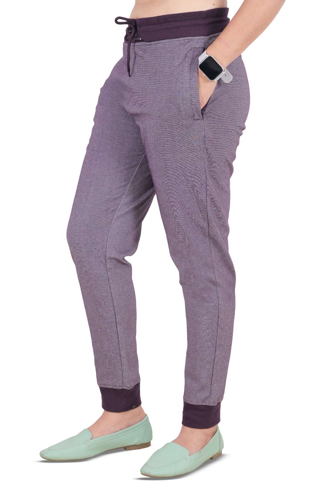 women jogger with zipper pocket