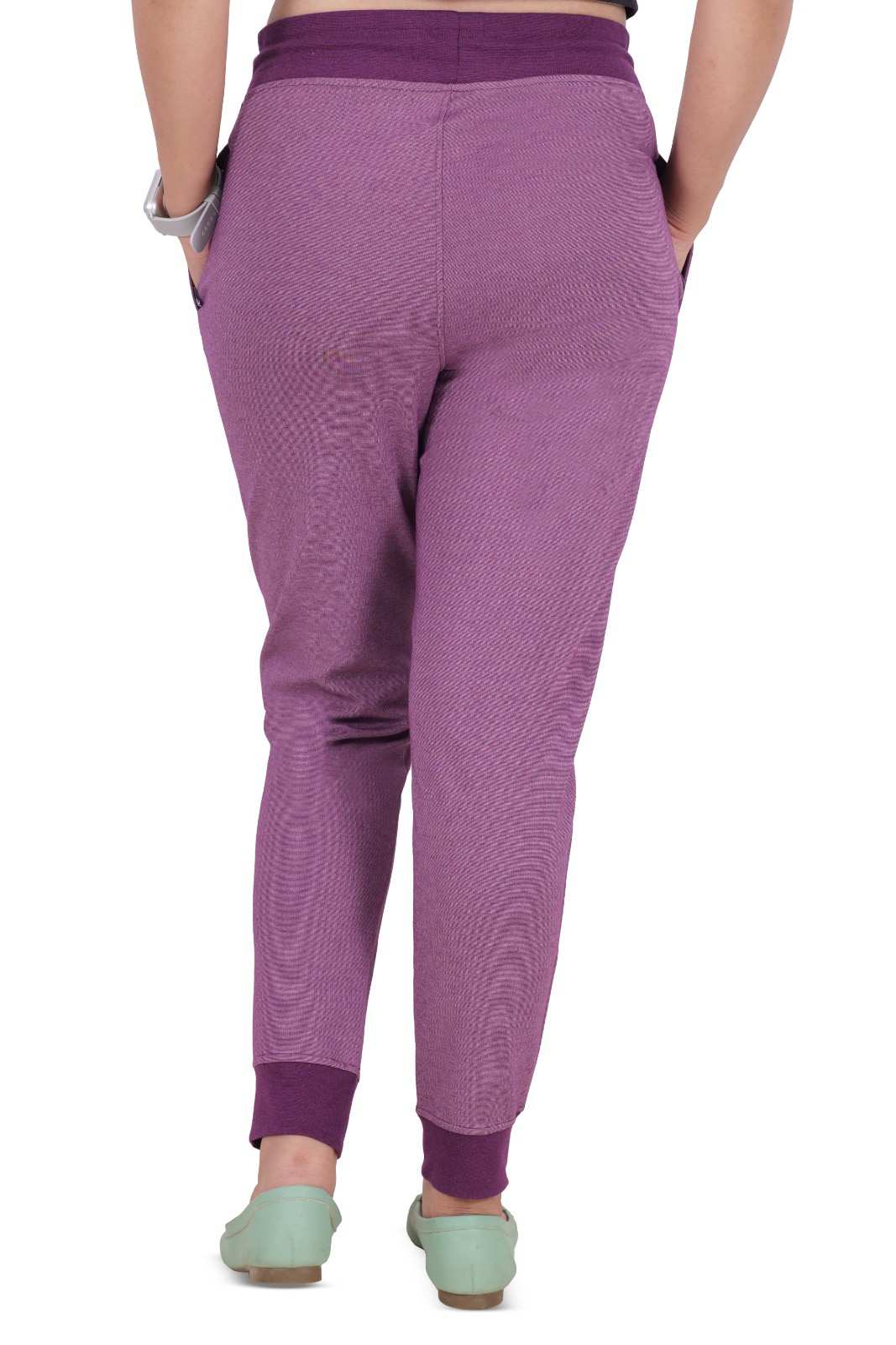 women jogger with zipper pocket