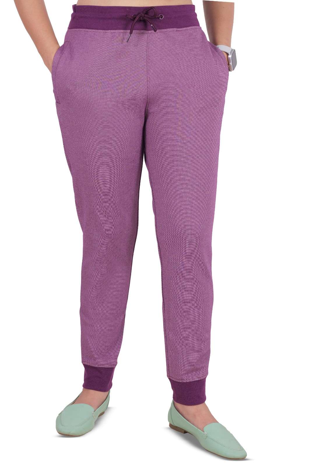 women jogger with zipper pocket