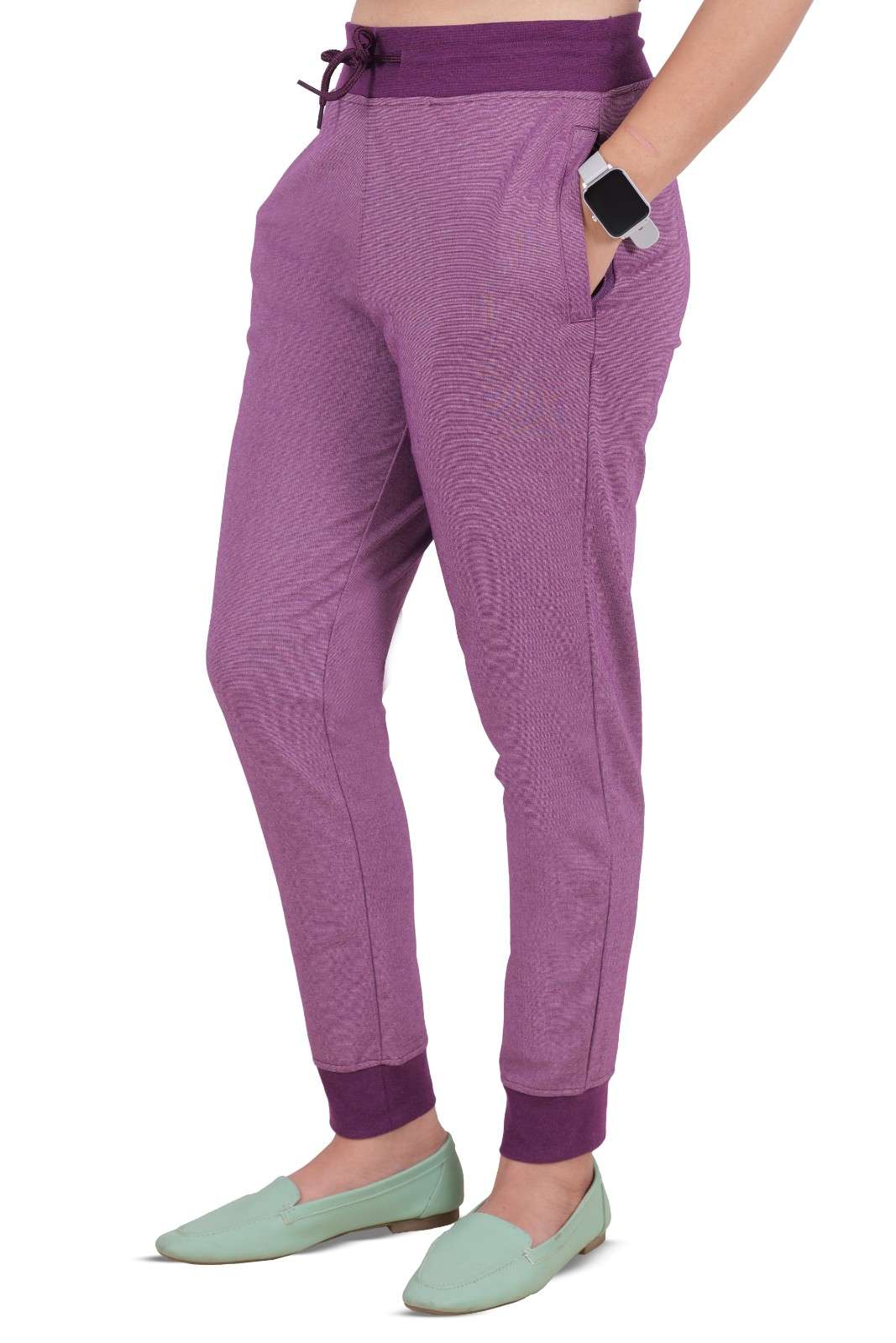 women jogger with zipper pocket