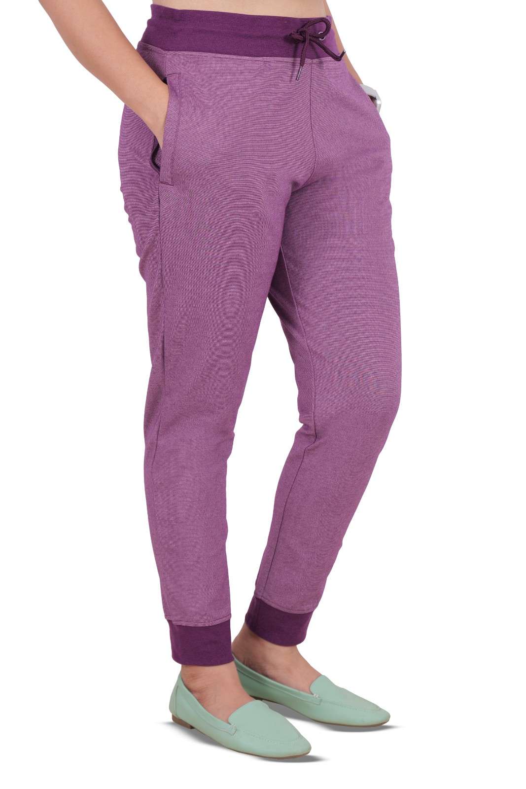 women jogger with zipper pocket