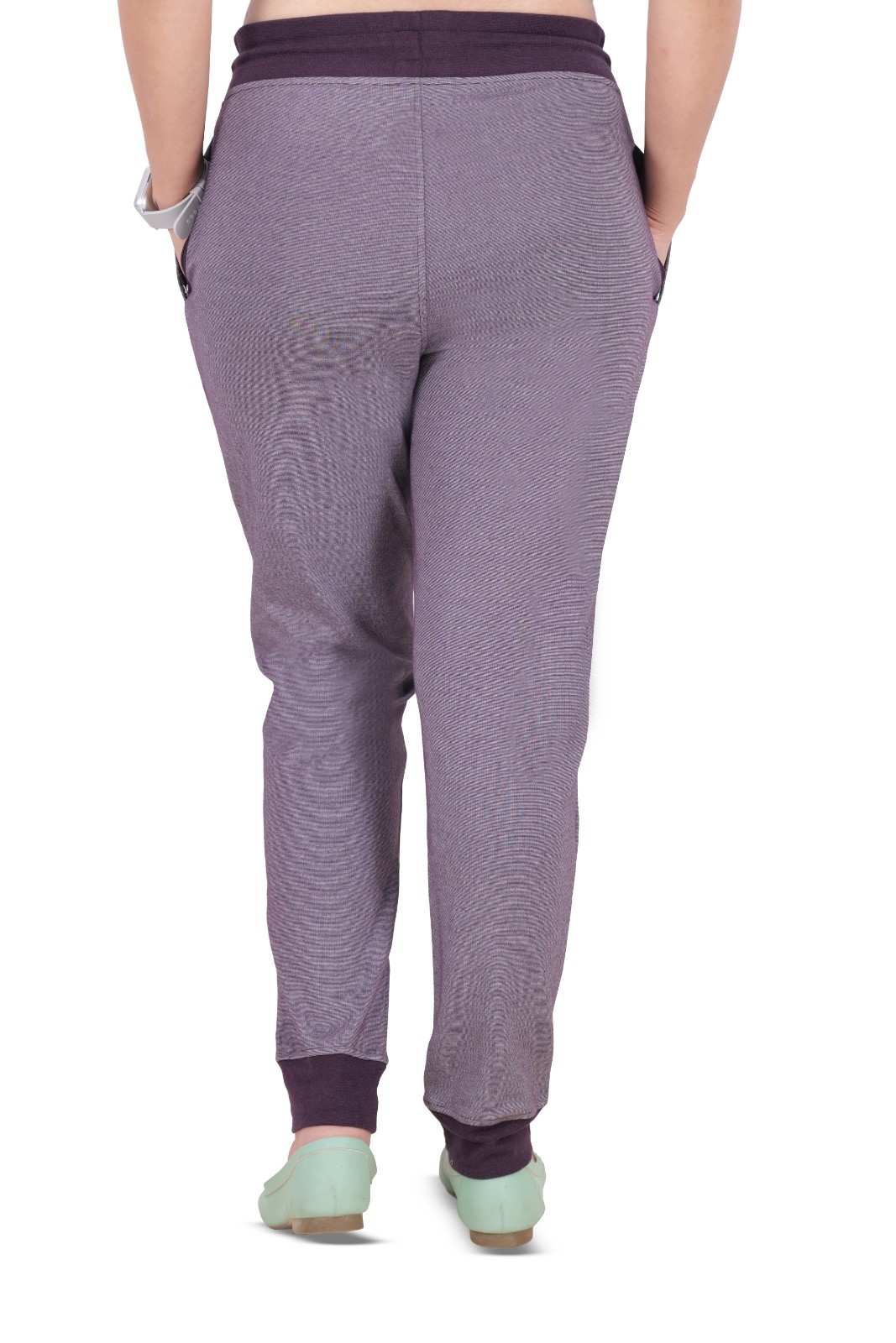 women jogger with zipper pocket