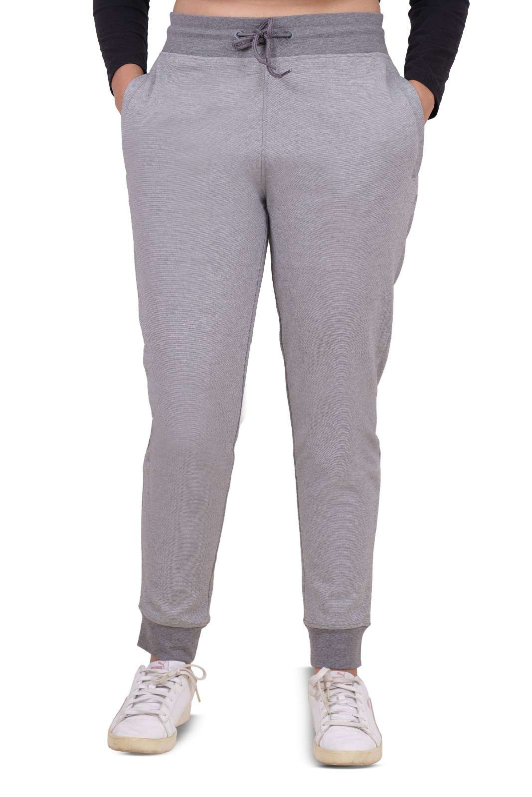 women jogger with zipper pocket